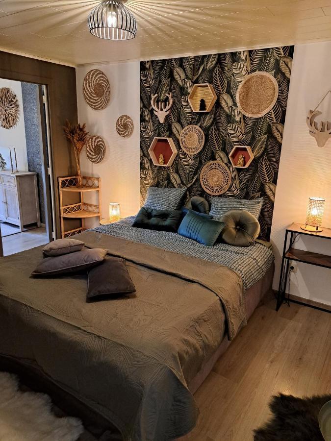 Aux Champs Des Cloches Apartment Houffalize Luaran gambar