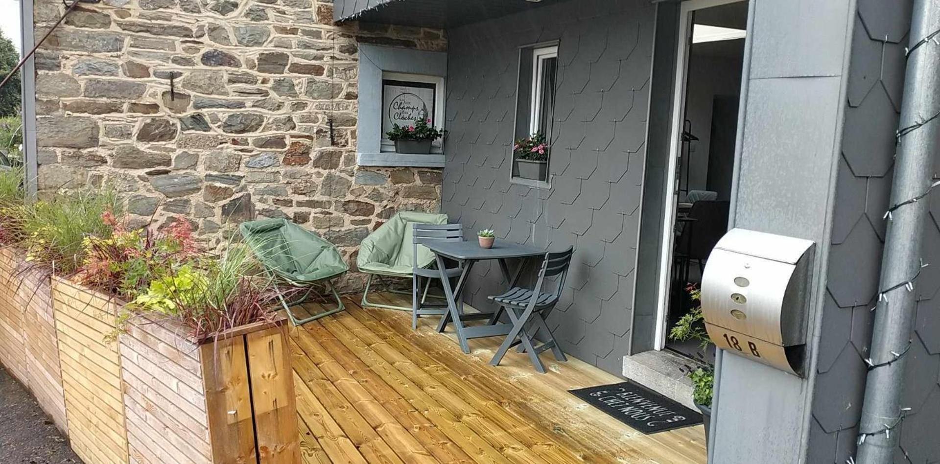 Aux Champs Des Cloches Apartment Houffalize Bilik gambar